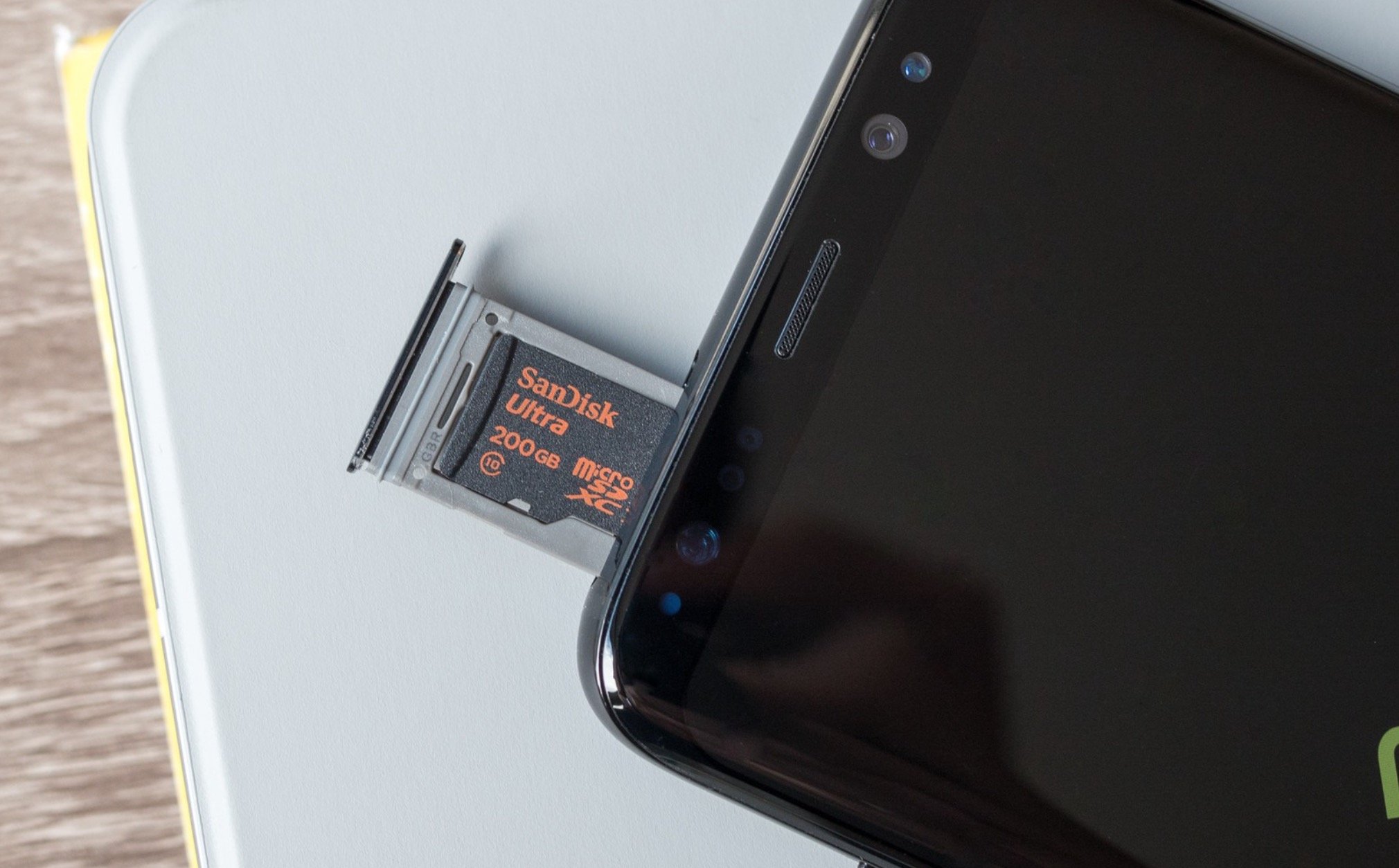 microSD и смартфон